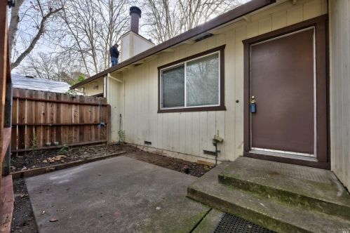 705 Blair Pl, Santa Rosa, CA 95401-8734