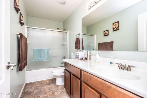 950 Kelsi Ave, San Tan Valley AZ  85140-4141 exterior