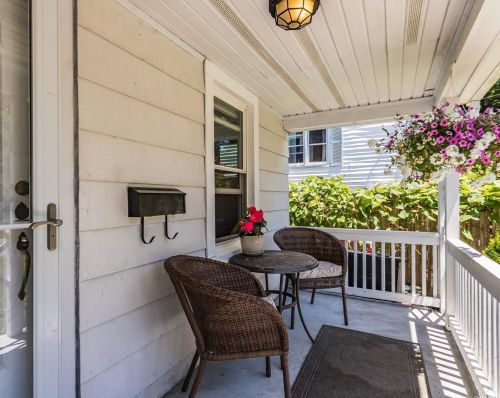 27 Hilden St, San Remo NY  11754-1702 exterior