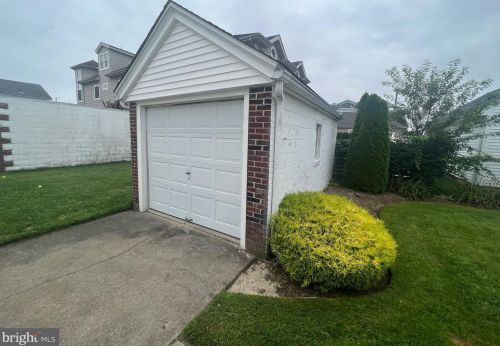 24 Exeter Ave, Atlantic City, NJ 08402-1834