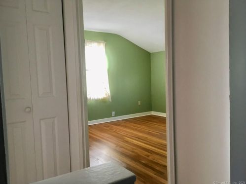 51 Lakeview Ter, Derby CT 06418-1057 exterior