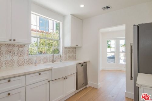 5143 Newcastle Ave, Van Nuys CA  91316-3512 exterior