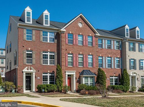 3812 Hansberry Ct, Washington, DC 20018-3835