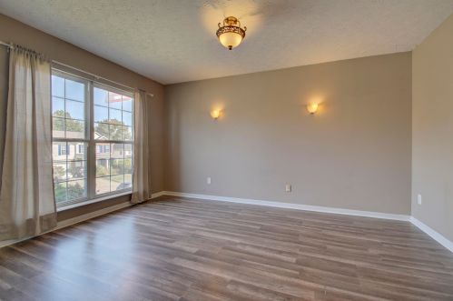 1733 Greatwood Dr, Florence KY  41042-8121 exterior