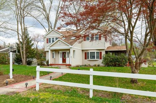 54 Cherry Ln, Fishkill, NY 12524-3219