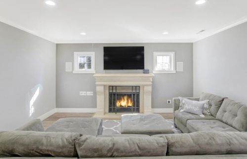 1743 Hempstead Pl, Redwood City, CA 94061-3250