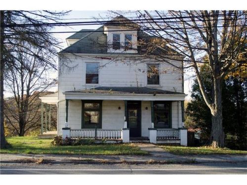 32 Main St, Hickory, PA 15340-1117