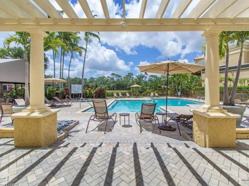 2215 Chesterbrook Ct, Naples FL  34109-1416 exterior