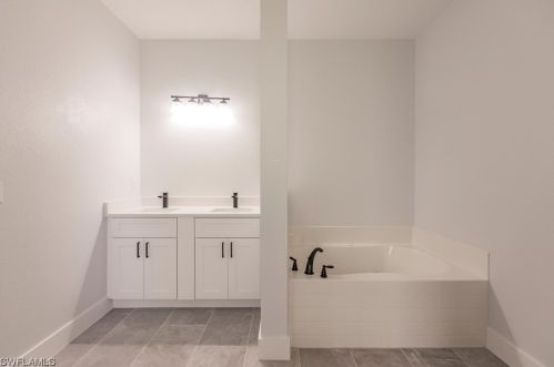 1823 6th Ave, Cape Coral FL  33909-9216 exterior