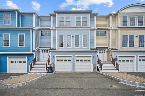 552 Mountainview Ave, Valley Cottage, NY 10989-2727
