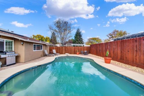 1250 Danfield Way, Vacaville CA  95687-5622 exterior