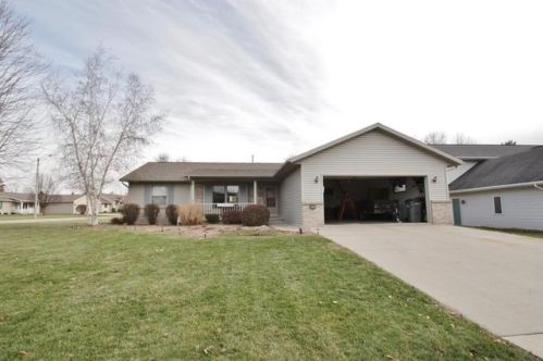803 Winnebago Way, Watertown, WI 53094-6077