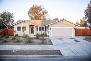 41 Sally St, Hollister, CA 95023-3010