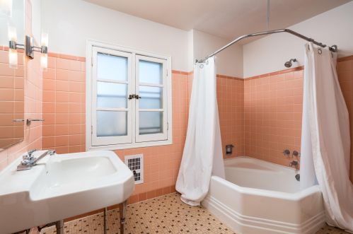 4796 Larkin St, Milwaukee WI 53211-1152 exterior