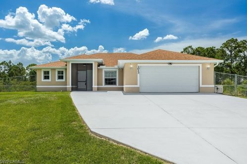 1013 State Ave, Lehigh Acres, FL 33972-8241