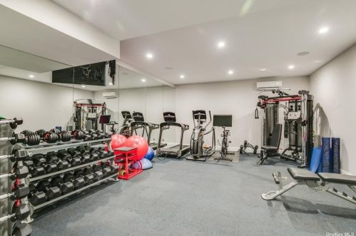 66 Wheatley Rd, Westbury NY  11568-1212 exterior