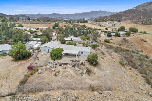 33276 Homestead Ln, Wildomar CA  92595-9169 exterior