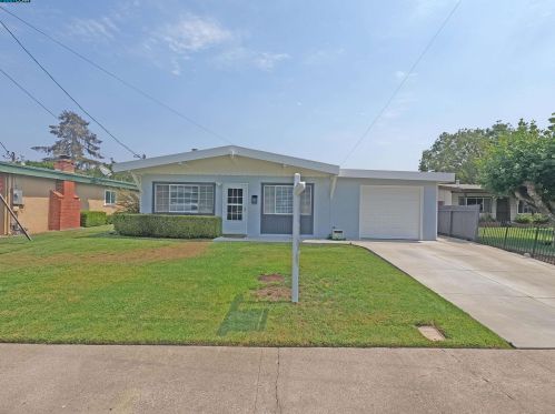 327 Calais Dr, Pinole, CA 94564-1609