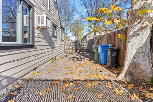 120 Thomas St, Ukiah CA  95482-5822 exterior