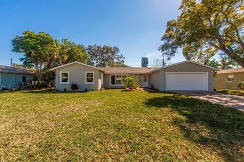 6713 Cardinal Dr, Saint Petersburg, FL 33707-3803