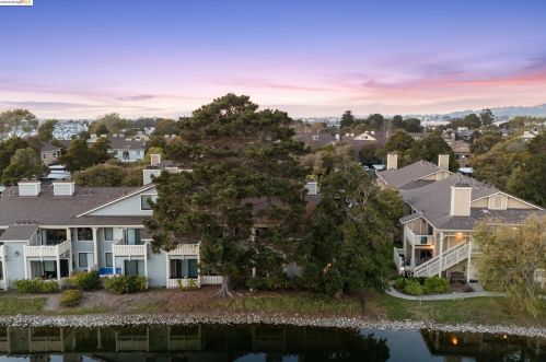 123 Lakeshore Ct, Richmond CA  94804-7422 exterior