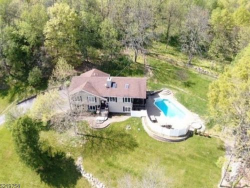 11 Kearny Dr, Wantage NJ  07461-3928 exterior