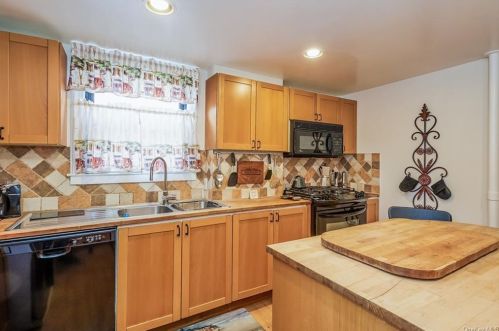 2123 Gleason Ave, Bronx NY  10462-4708 exterior