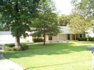 2712 Stone Rd, Kilgore, TX 75662-2954