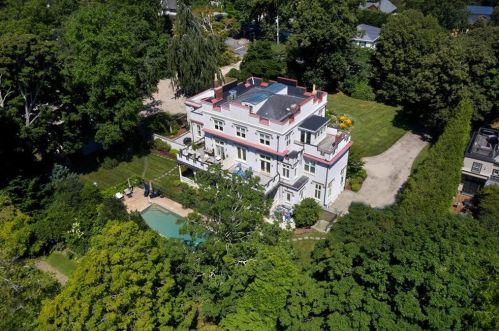 97 Old Beach Rd, Middletown, RI