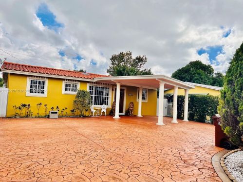 2637 9th Ct, Hialeah FL  33010-1223 exterior