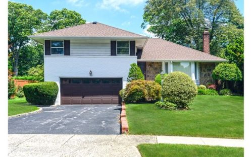 192 Rhododendron Dr, Westbury, NY 11590-1246