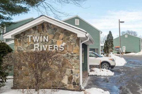 606 Piscassic St, Newmarket, NH 03857-1186