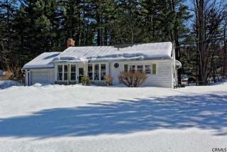 9 Pinewood Rd, Guilderland, NY 12084-9756