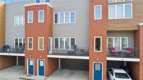 5715 Bridge Ave, Cleveland OH  44102-3248 exterior