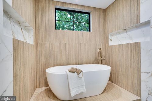 4915 Western Ave, Washington DC  20016-4319 exterior