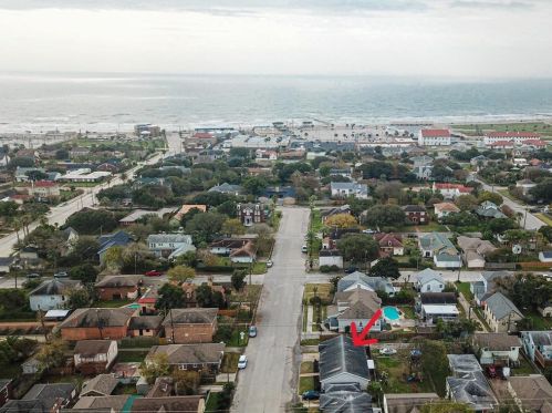 2503 46, Galveston TX  77551-5702 exterior