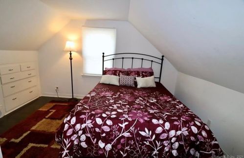 153 Bloomfield Ave, Windsor CT  06095-2819 exterior