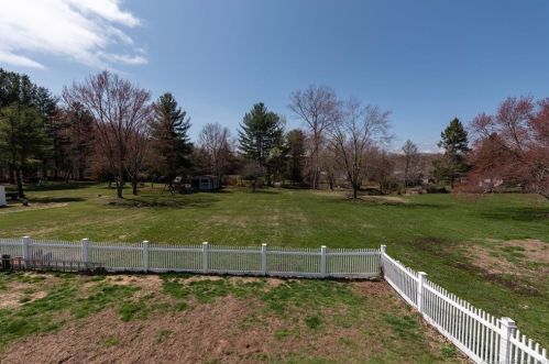215 Mill Rd, North Haven, CT 06473-3421