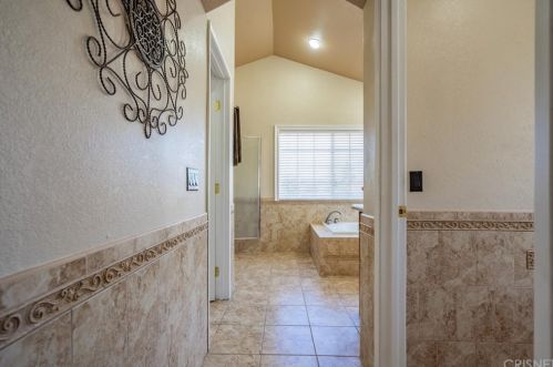 2828 Inyo Cir, Simi Valley CA 93063-2002 exterior