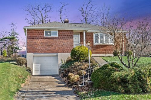 9208 Plateau Dr, Pittsburgh, PA 15237-5946