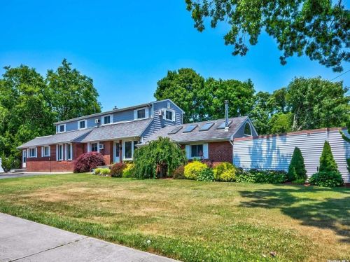 201 Bay Shore Rd, Bayshore, NY 11706-5327