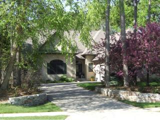 1021 Spruce Dr, Hudson WI  54016-5869 exterior