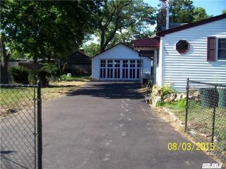 175 Officials Ave, Holbrook, NY 11741-3218