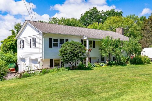 11 Short Hill Dr, Poughkeepsie, NY 12603-1718