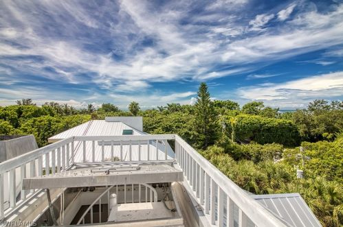 466 Sea Oats Dr, Sanibel FL  33957-5413 exterior