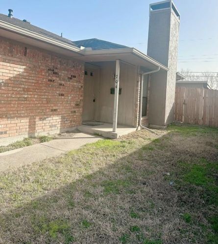 704 Royal Crest Dr, Richardson TX  75081-3542 exterior