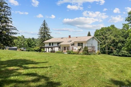 16 Rena Marie Cir, Washingtonville, NY 10992-1906