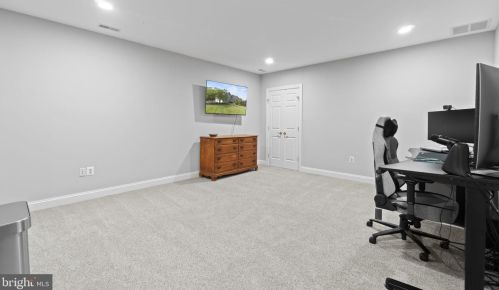 17621 Stonegait Ct, Round Hill VA  20141-2264 exterior