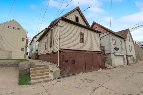 1321 17th St, Milwaukee, WI 53204-2017