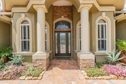 1827 Crooked Oak Ln, Lutz FL  33559-7407 exterior